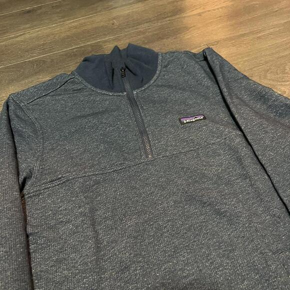 Patagonia Quarter Zip Light Jacket - Picture 2 of 7